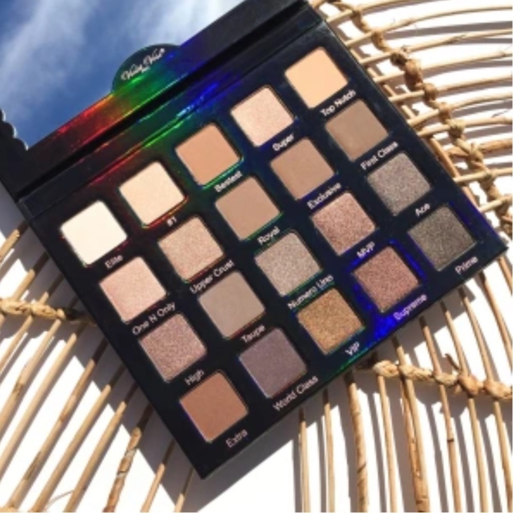 ✨ Violet Voss Cosmetics Taupe Notch Eye Shadow Palette
